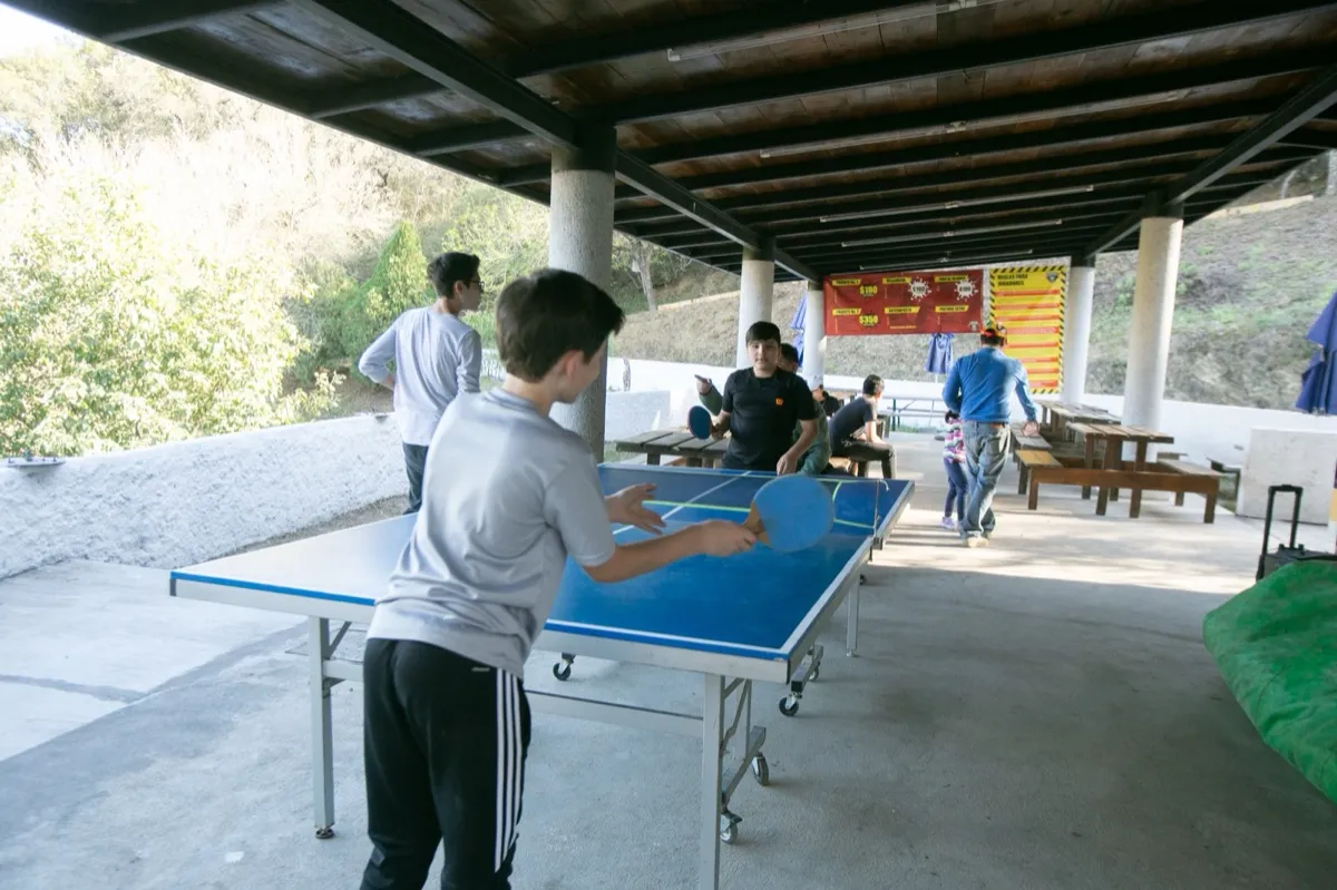 Grupo de paintball celebrando